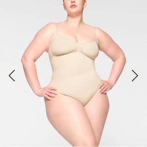 Skims Seamless Sculpt Thong Bodysuit Shapewear Size XS NWOT Sand